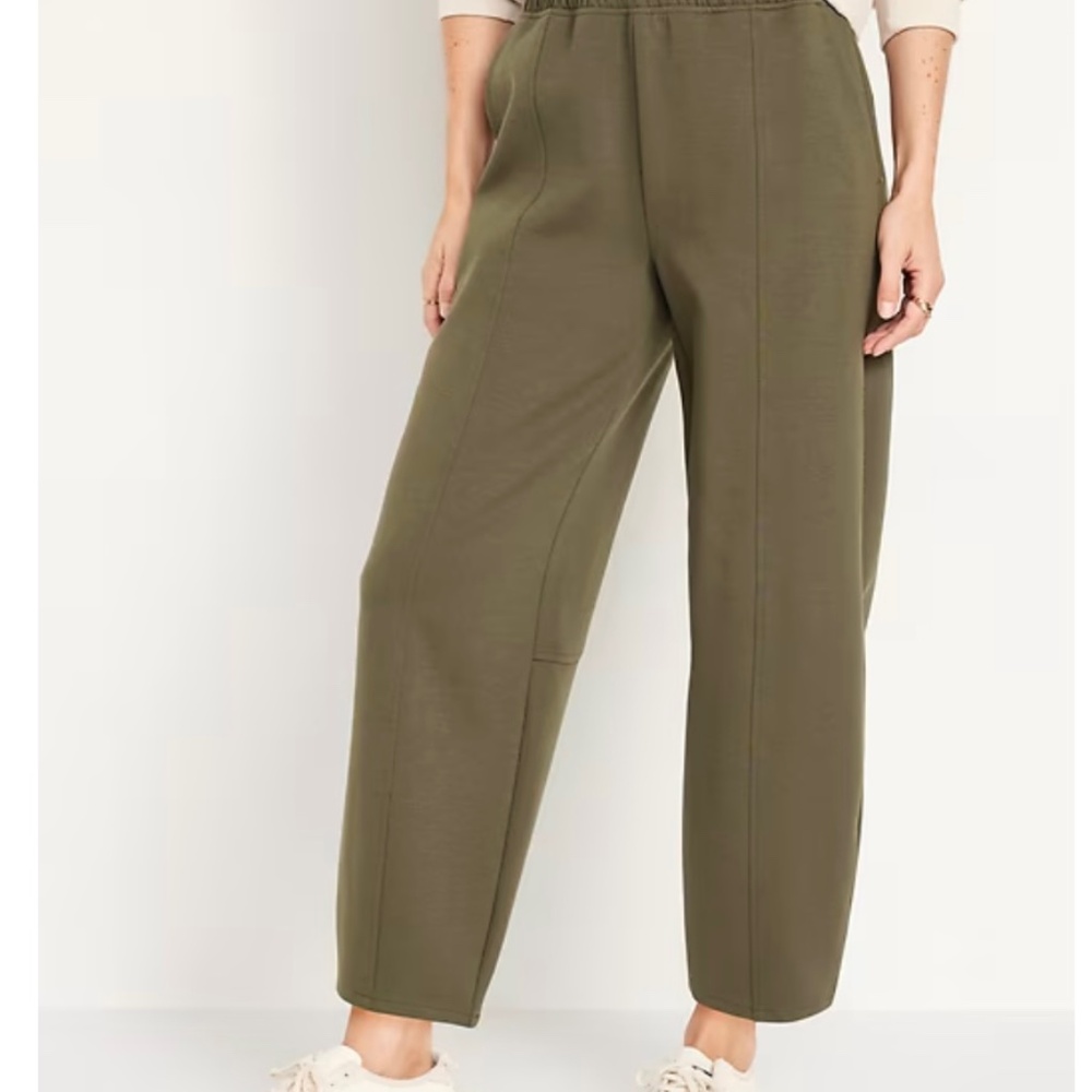 High-Waisted Dynamic Fleece Barrel-Leg Sweatpants - NWT